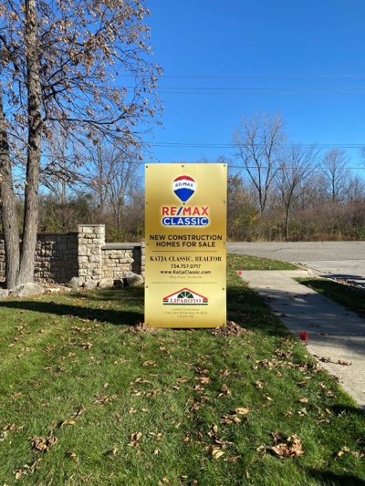Exterior Signage Photo